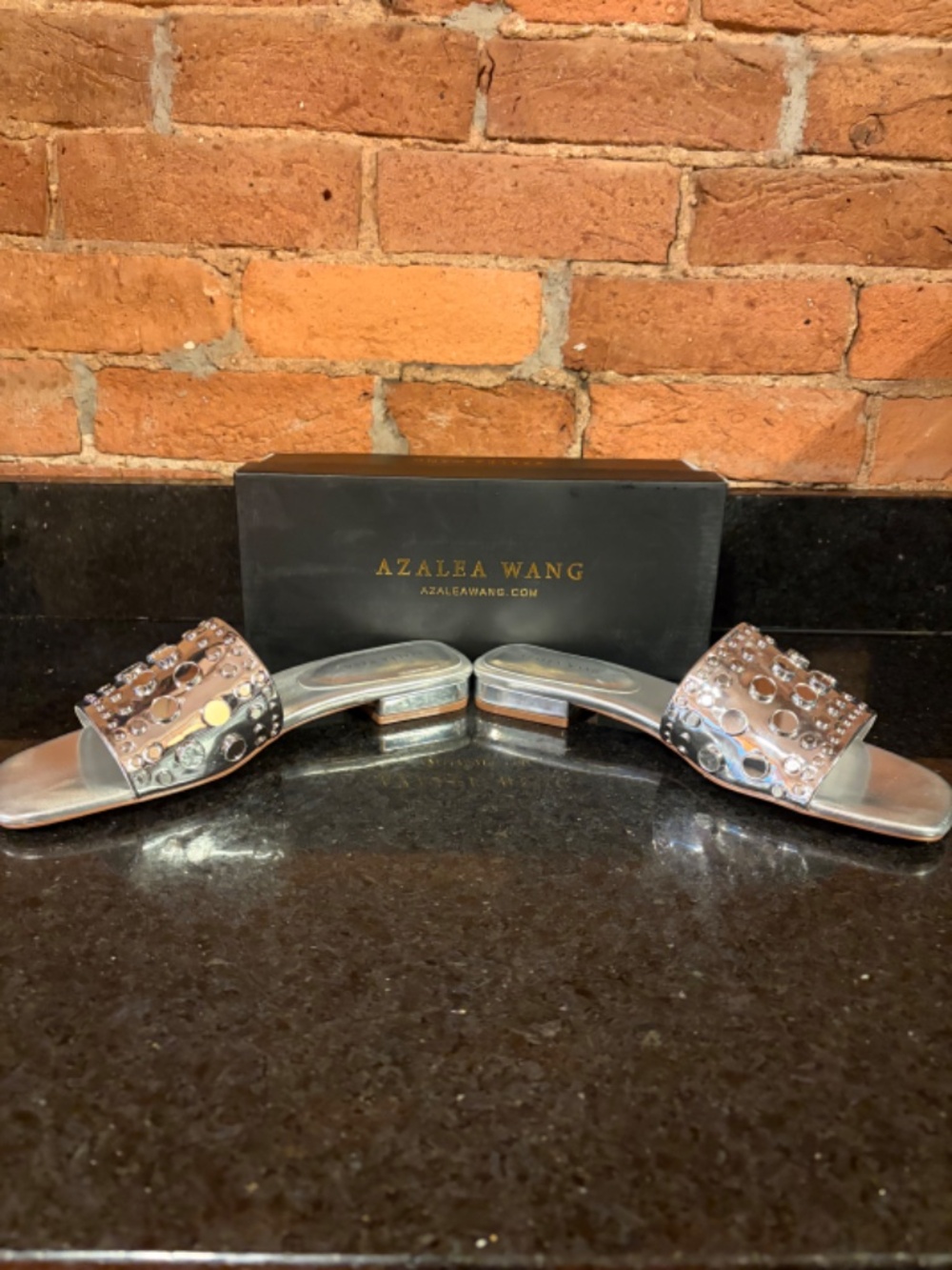 NWT and NEVER WORN Azalea Wang Sonia Silver Slide Sandal - Akira - Size 10 - Picture 4 of 12